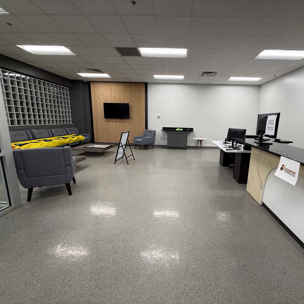 Holbrook Tire & Auto service reception amenities